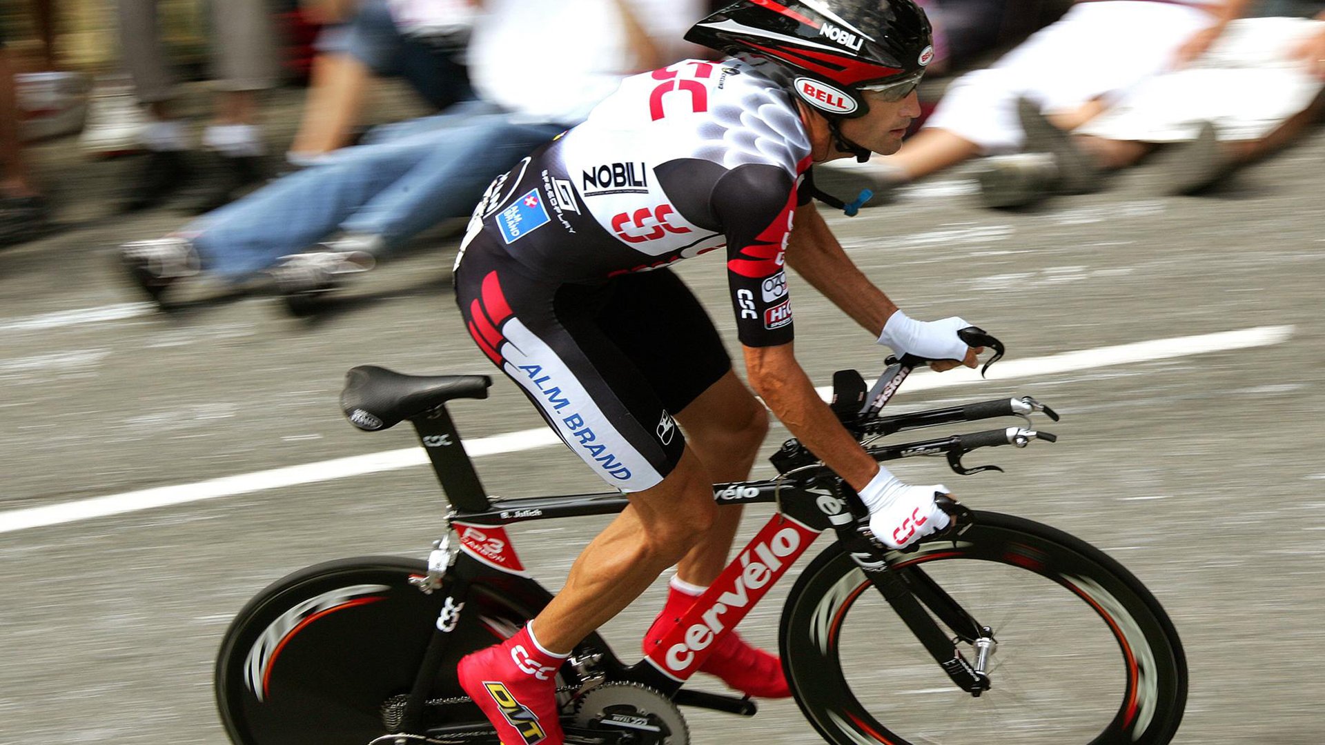 步行者击败雄鹿,关键一役中哈利伯顿三分雨不断,哈利伯顿球鞋